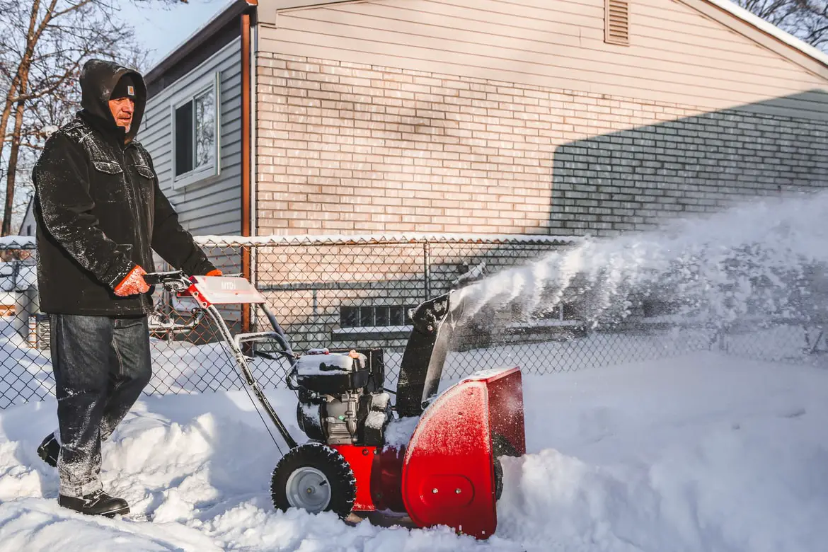 Snow Blower Buying Guide and Review