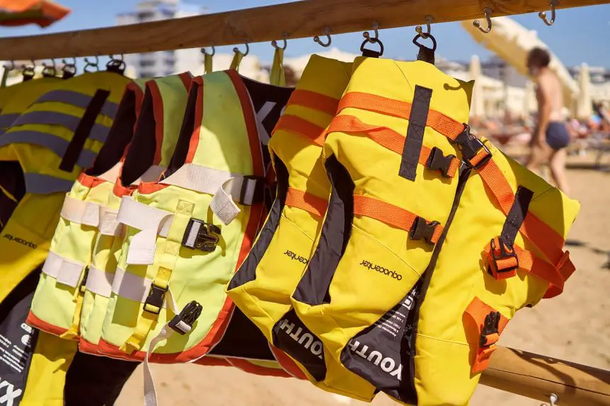 How to Choose Best Fishing Life Vest – Personal Flotation Devices (PFD) Buying Guide